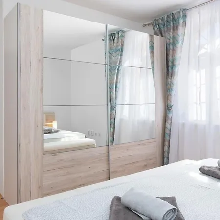 Charmante Ferienwohnung In Mit Grill, Terrasse Und Garten Appartement Medulin