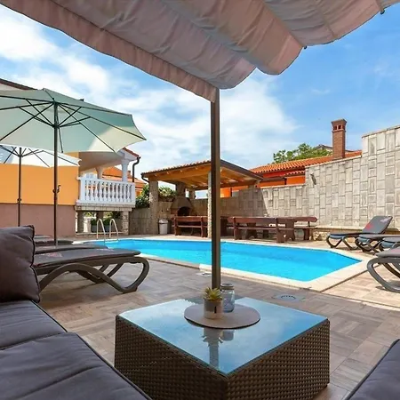 Charmante Ferienwohnung In Mit Grill, Terrasse Und Garten * Medulin