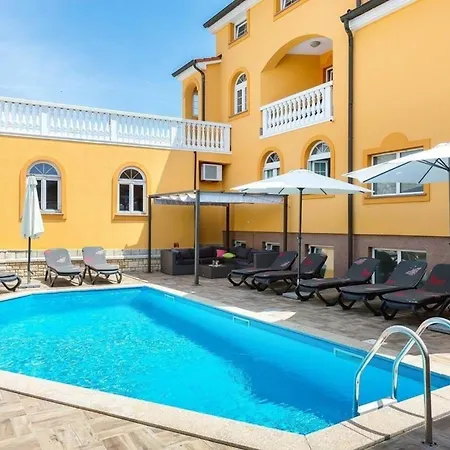 Appartement Charmante Ferienwohnung In Mit Grill, Terrasse Und Garten