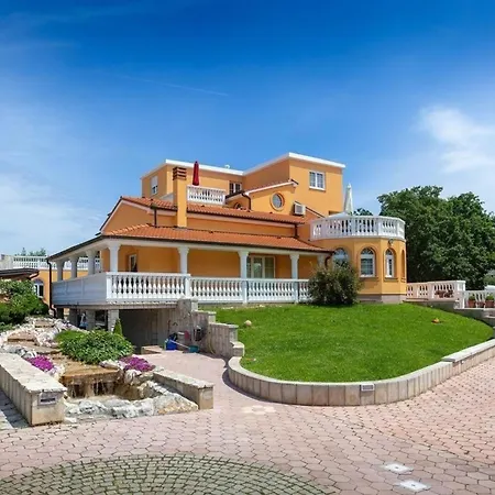 Charmante Ferienwohnung In Mit Grill, Terrasse Und Garten